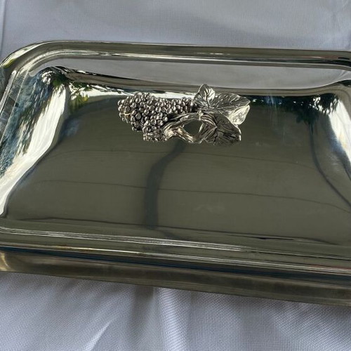 Serving set like new with silver-plated tray and Pyrex