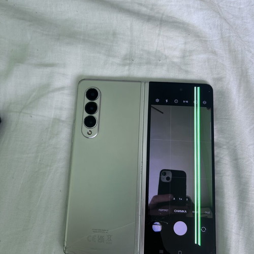 Samsung Fold 3 and Flip 3 phones used for parts