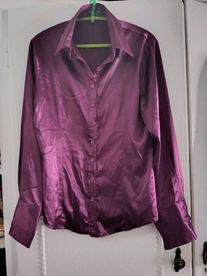 Purple satin shirt size XL like new