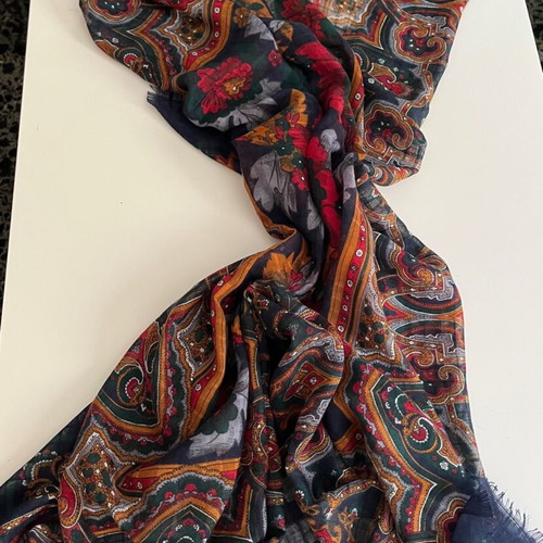 Scarf like new with colorful Paisley pattern and fringes
