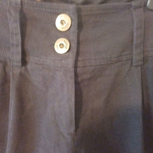 Lussile pants like new, size 44, black capri with buttons