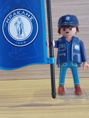 Playmobil fan of Iraklis figure like new with flag base