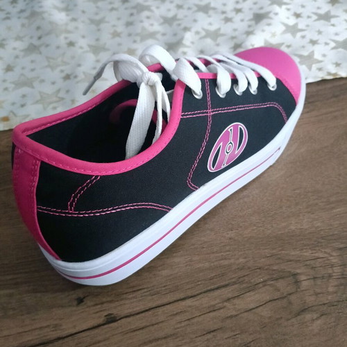 Heelys Classic X2 athletic shoes new, black and pink