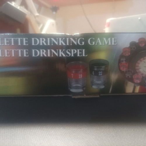 Roulette set with 16 numbered shot glasses