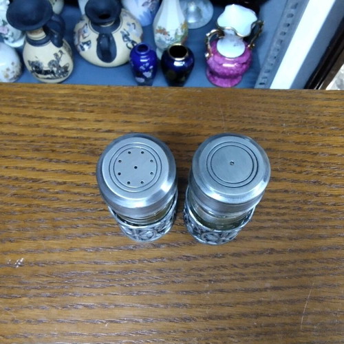 Salt and pepper set from tin like new, 2 pieces 10x4x4 cm