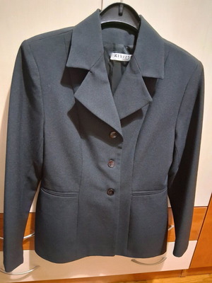 Women's jacket with 3 buttons black like new