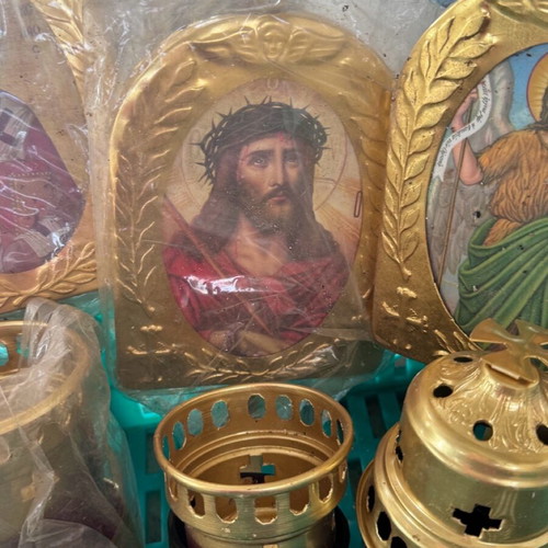 Wall icon stands new, pack of 4 with lamp