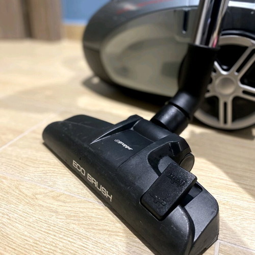 Gruppe 700W vacuum cleaner like new, energy class A