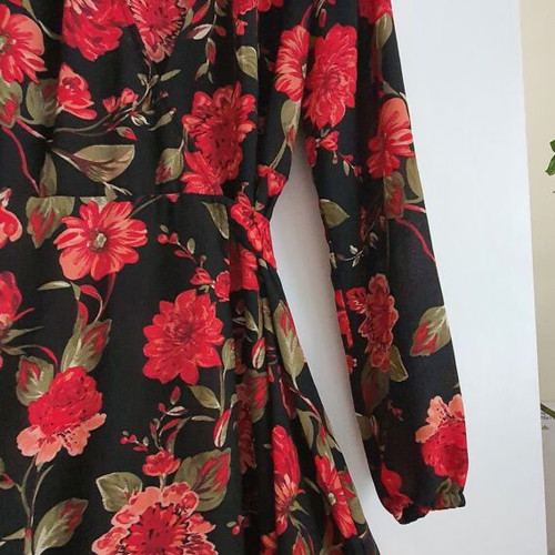 Floral dress new, size S, multicolored