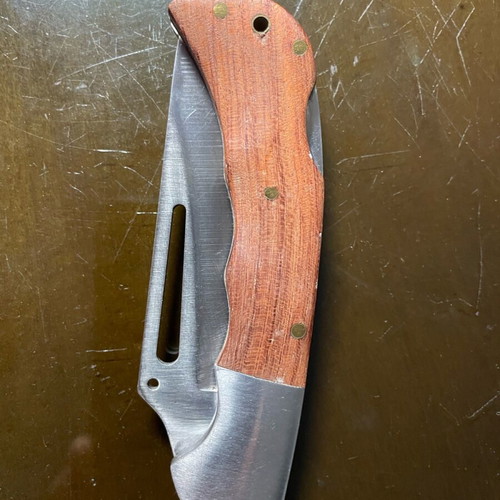 Folding knife like new