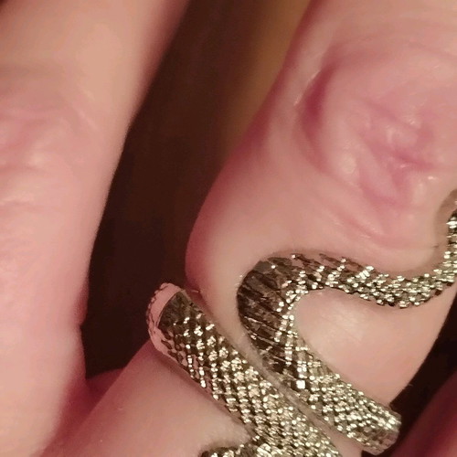 Snake ring up to 17mm in like new condition, silver