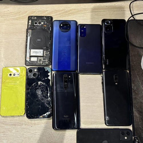 Phone lot of 9 used, various models with faults
