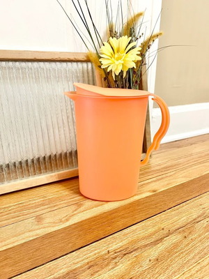 Tupperware Expression 2.1 lt pitcher