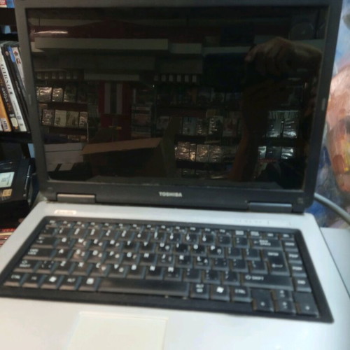 Toshiba Satelite L40 17s used for spare parts