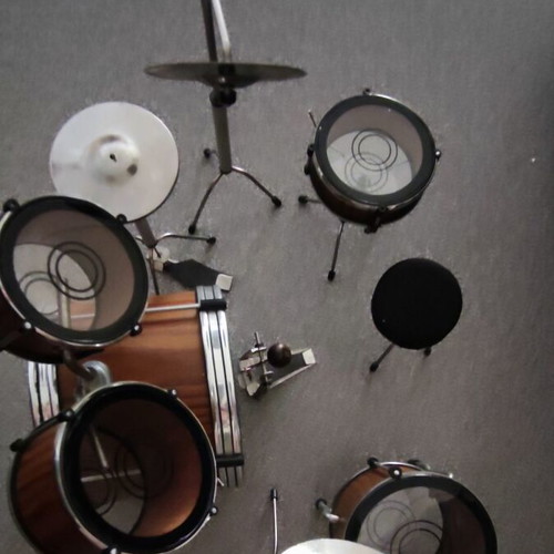 Miniature drum set like new, 8 pieces