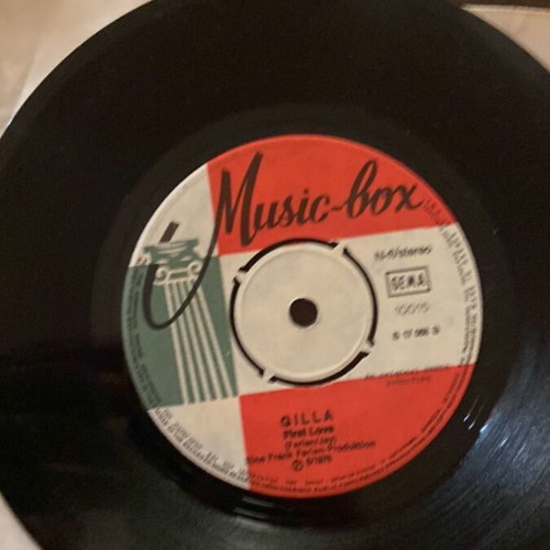 Set of 4 used 45 rpm vinyl records, pop genre