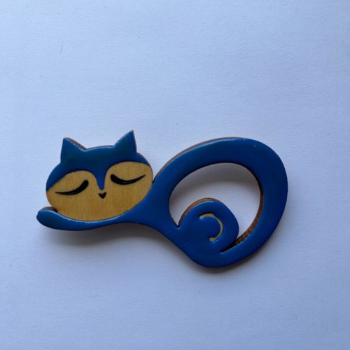 Wooden cat pin like new