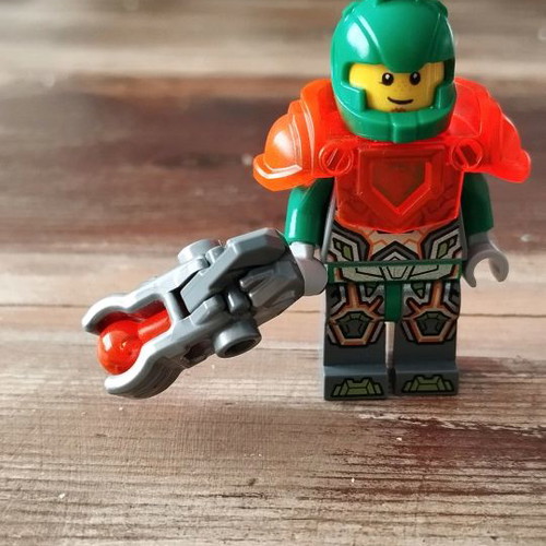 Lego Minifigure Nexo Knights nex068 Aaron used, trans neon orange armor