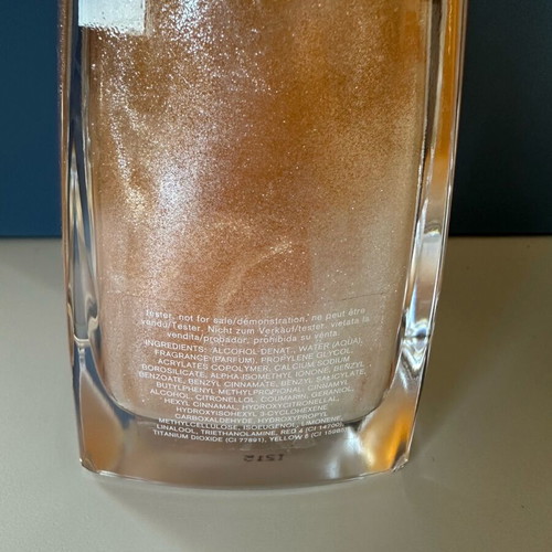 Vera Wang shimmer oil like new, slight missing content