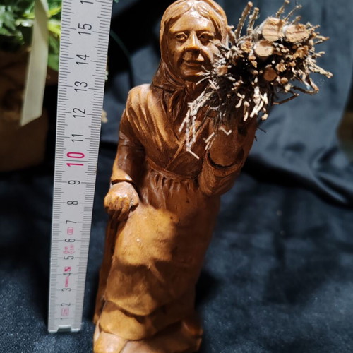 German vintage woodcarving 'Grandmother with sticks' Black Forest art (16 cm)