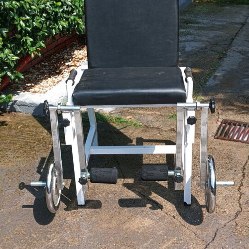 Fitness machine like new, adjustable backrest, leg exercises