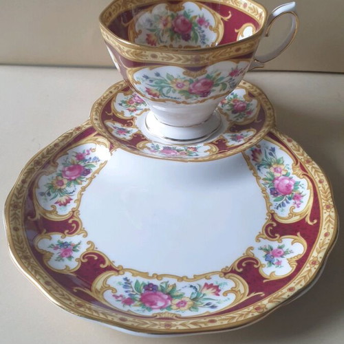 Royal Albert Lady Hamilton bone china set like new with 22k gold trim