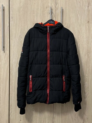 Μπουφάν Superdry Sports χειμωνιάτικο σαν καινούργιο, μαύρο και κόκκινο, μέγεθος S
