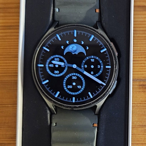 Samsung Galaxy Watch 7 44mm used with extra straps