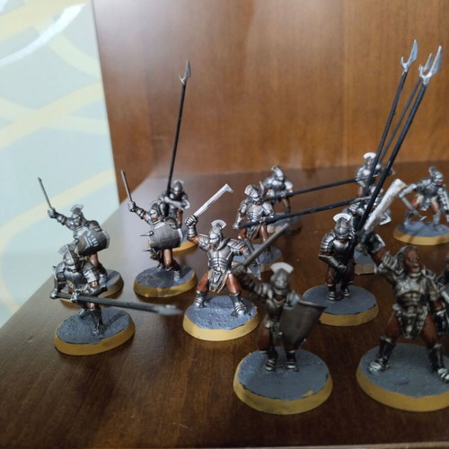 Lord of the Rings Games Workshop miniatures like new, pack of 21