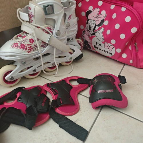 Roller's like new with Mini bag and knee elbow protectors