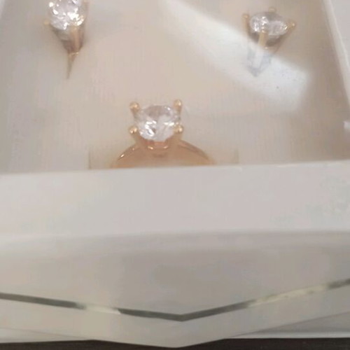 Ring set solitaire type with earrings gold color new