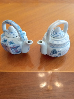 Set of 2 Vintage Chinese Porcelain Miniature Teapots