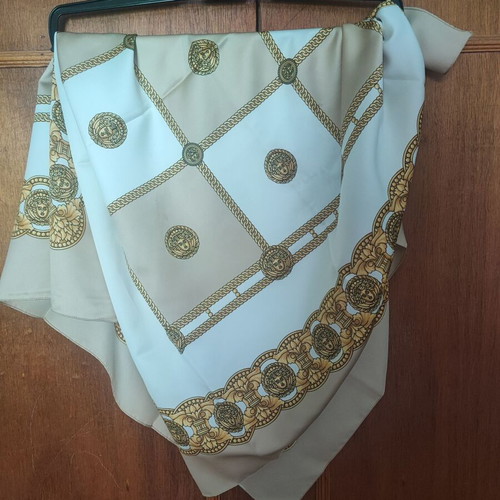 Large chic scarf beige and gold, like new, 88x88 cm