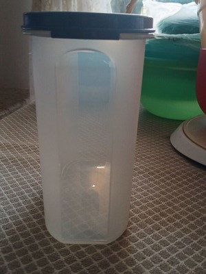 Tupperware 1.7 liter container new