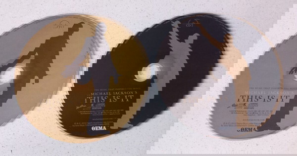 CDs ( 2 ) Michael Jackson's - This is it