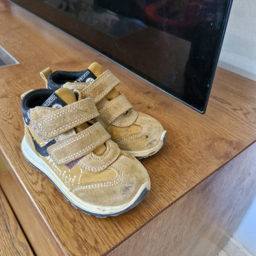 Primigi children's boots size 24 beige like new