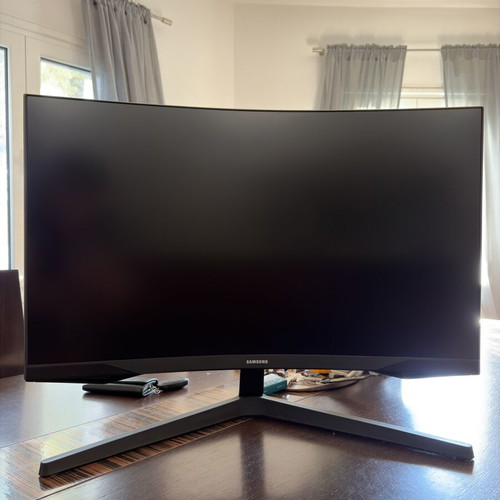 Samsung Odyssey G5 C27G55TQBU 27” Gaming Monitor 144Hz QHD like new