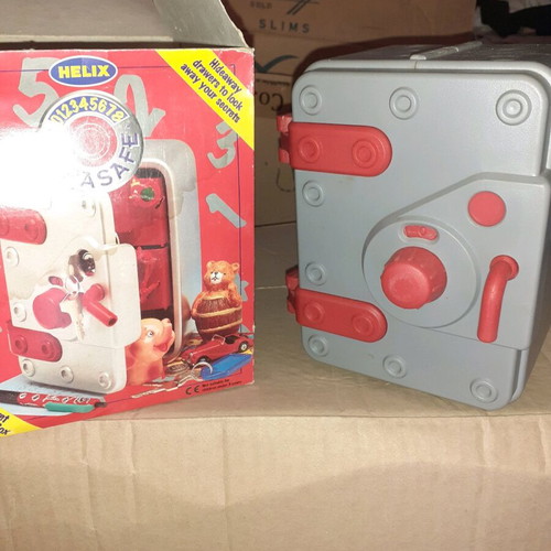 Safe toy new with key and combination