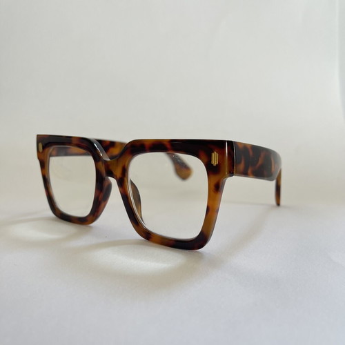 Oversized presbyopia glasses, brown cat-eye frame