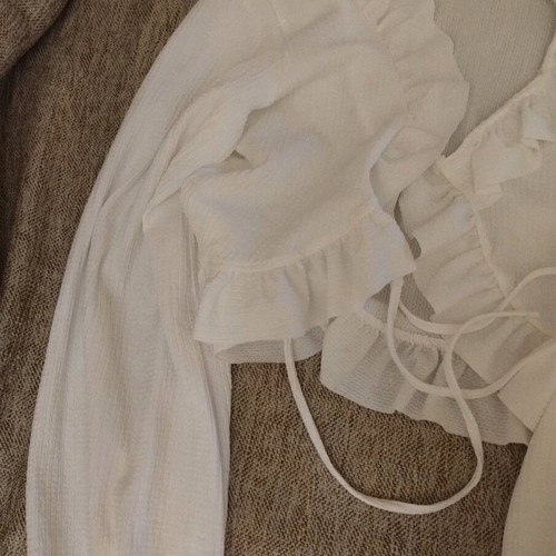 Zara blouse with ruffles and long sleeves, size L, like new