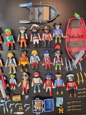 Σετ Playmobil πειρατές με 18 φιγούρες, 2 βάρκες και αξεσουάρ