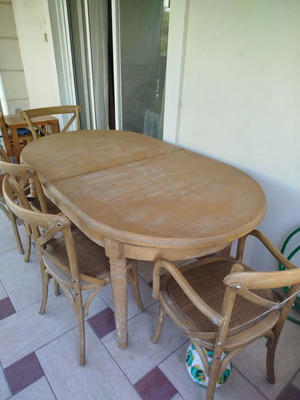 Τραπεζαρία σαν καινούργια με επεκτεινόμενο τραπέζι και 6 καρέκλες