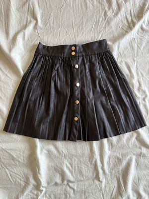 FN Fashion black pleated skirt like new, size S