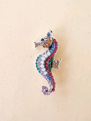 Seahorse vintage 70ies pin with multicolored rhinestones like new