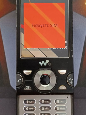 Sony Ericsson W995 употребяван плъзгащ мобилен телефон
