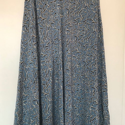 Midi skirt Max Mara Weekend 100% silk like new, size XS-S