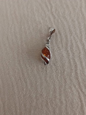Silver 925 pendant used with orange stone