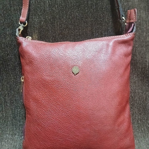 Thiros crossbody bag new, burgundy with side pocket