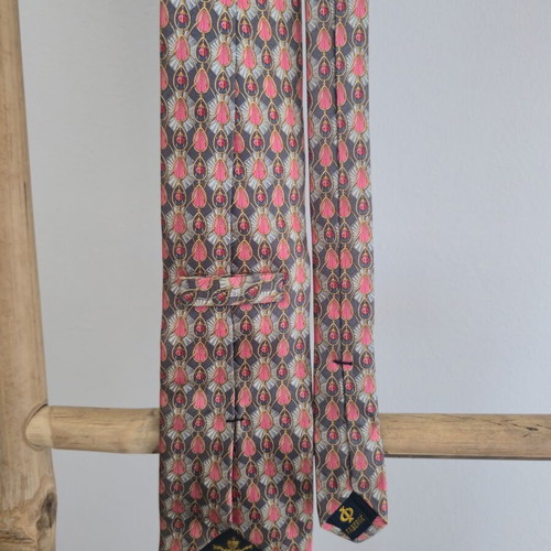 Faberge silk tie with unique pattern, like new, multicolor red