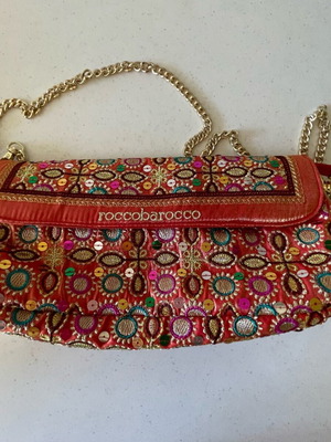 Roccobarocco χιαστί τσάντα σαν καινούργιο, υφασμάτινη με κεντήματα και παγιέτες